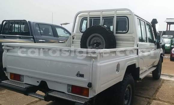 Buy Used Toyota Land Cruiser White Car in Lome in Togo Buy Used Toyota Land Cruiser White Car in Lome in Togo