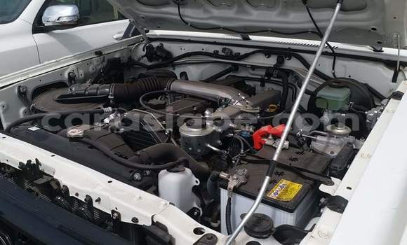 Buy Used Toyota Land Cruiser White Car in Lome in Togo Buy Used Toyota Land Cruiser White Car in Lome in Togo