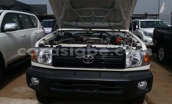 Buy Used Toyota Land Cruiser White Car in Lome in Togo Buy Used Toyota Land Cruiser White Car in Lome in Togo