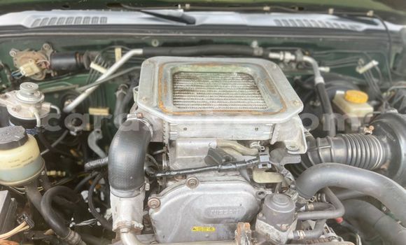 Buy Used Nissan Navara Green Car in Lome in Togo Buy Used Nissan Navara Green Car in Lome in Togo