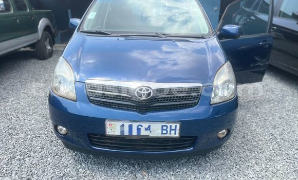 Buy Used Toyota Corolla Verso Blue Car in Lome in Togo Buy Used Toyota Corolla Verso Blue Car in Lome in Togo
