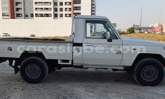 Acheter Occasion Voiture Toyota Land Cruiser Blanc à Lomé, Togo Acheter Occasion Voiture Toyota Land Cruiser Blanc à Lomé, Togo