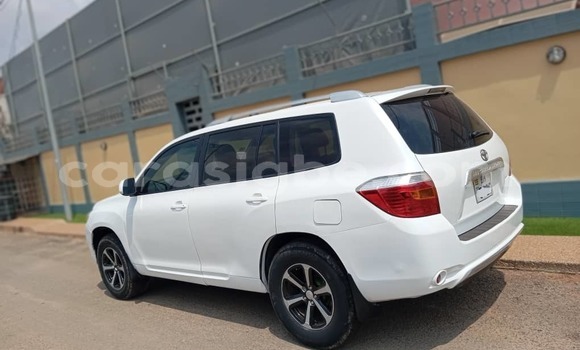 Acheter Occasion Voiture Toyota Highlander Blanc à Lomé, Togo Acheter Occasion Voiture Toyota Highlander Blanc à Lomé, Togo