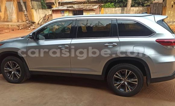 Acheter Occasion Voiture Toyota Highlander Gris à Lomé, Togo Acheter Occasion Voiture Toyota Highlander Gris à Lomé, Togo