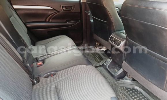 Acheter Occasion Voiture Toyota Highlander Gris à Lomé, Togo Acheter Occasion Voiture Toyota Highlander Gris à Lomé, Togo