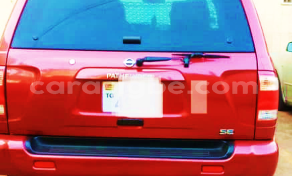 Acheter Occasion Voiture Nissan Pathfinder Rouge à Lomé, Maritime Acheter Occasion Voiture Nissan Pathfinder Rouge à Lomé, Maritime