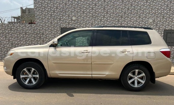 Acheter Occasion Voiture Toyota Highlander Beige à Lomé, Maritime Acheter Occasion Voiture Toyota Highlander Beige à Lomé, Maritime