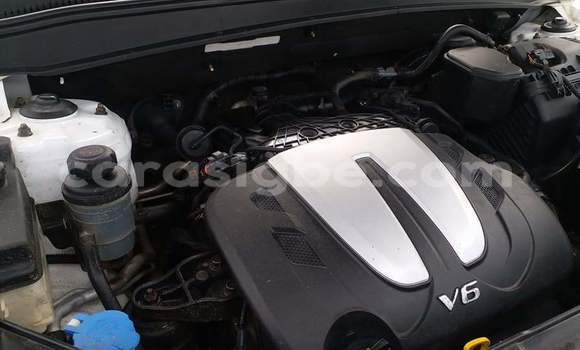 Buy Used Hyundai Santa Fe White Car in Lome in Togo Buy Used Hyundai Santa Fe White Car in Lome in Togo