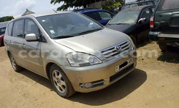 Acheter Occasion Voiture Toyota Avensis Gris à Lomé au Togo Acheter Occasion Voiture Toyota Avensis Gris à Lomé au Togo