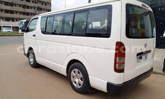 Buy Used Toyota Hiace White Car in Lome in Togo Buy Used Toyota Hiace White Car in Lome in Togo