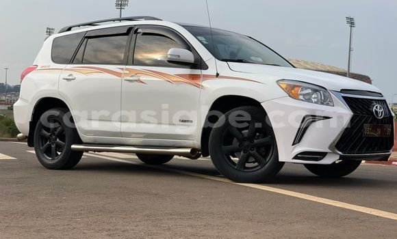 Acheter Occasion Voiture Toyota RAV4 Blanc à Lomé, Togo Acheter Occasion Voiture Toyota RAV4 Blanc à Lomé, Togo