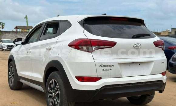 Buy Used Hyundai Tucson White Car in Lome in Togo Buy Used Hyundai Tucson White Car in Lome in Togo