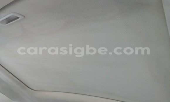 Buy Used Honda CR–V White Car in Lome in Togo Buy Used Honda CR–V White Car in Lome in Togo