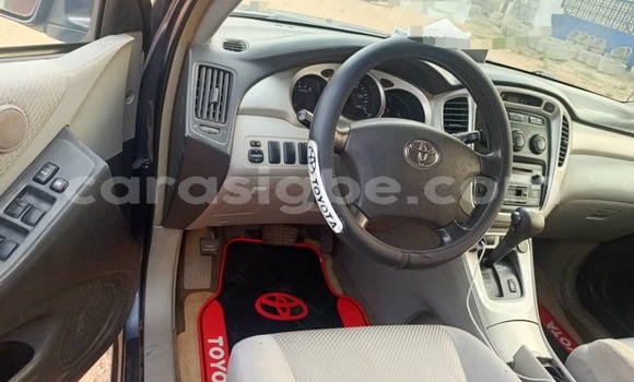 Acheter Occasion Voiture Toyota Highlander Bleu à Lomé, Togo Acheter Occasion Voiture Toyota Highlander Bleu à Lomé, Togo