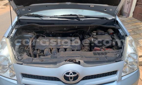 Acheter Occasion Voiture Toyota Corolla Verso Gris à Lomé, Togo Acheter Occasion Voiture Toyota Corolla Verso Gris à Lomé, Togo