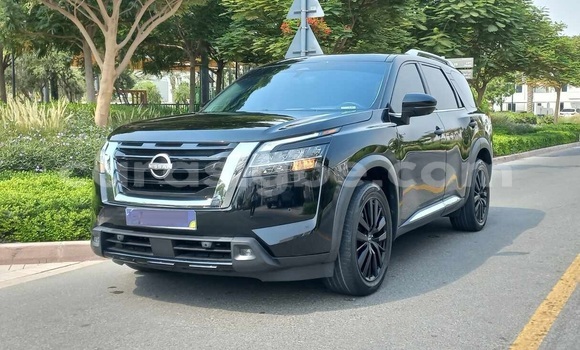 Buy Used Nissan Pathfinder Black Car in Lome in Togo