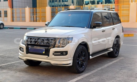 Acheter Occasion Voiture Mitsubishi Pajero Blanc à Lomé, Togo