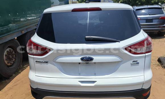 Acheter Occasion Voiture Ford Escape Blanc à Lomé, Togo Acheter Occasion Voiture Ford Escape Blanc à Lomé, Togo