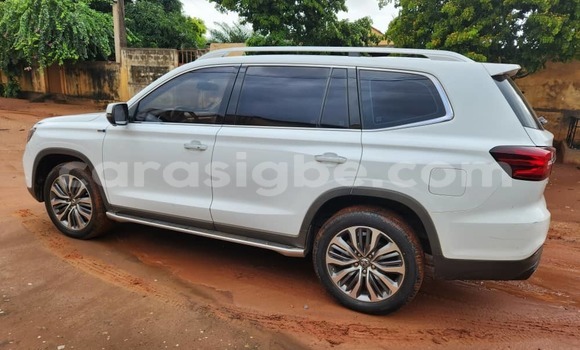 Buy Used MG RX5 White Car in Lome in Togo Buy Used MG RX5 White Car in Lome in Togo