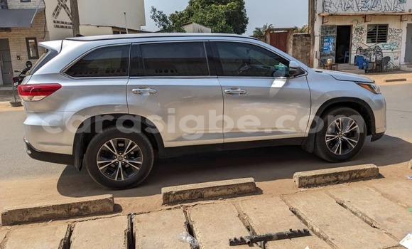 Acheter Occasion Voiture Toyota Highlander Gris à Lomé, Togo Acheter Occasion Voiture Toyota Highlander Gris à Lomé, Togo
