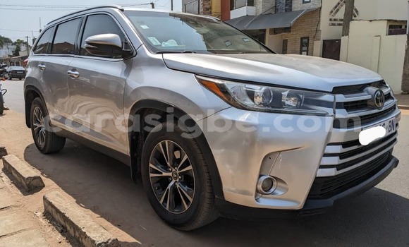 Acheter Occasion Voiture Toyota Highlander Gris à Lomé, Togo Acheter Occasion Voiture Toyota Highlander Gris à Lomé, Togo