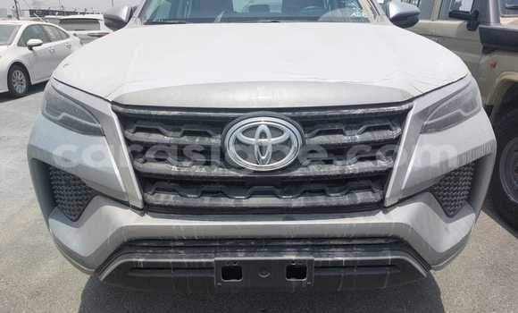 Acheter Import Voiture Toyota Fortuner Gris à Lomé, Togo Acheter Import Voiture Toyota Fortuner Gris à Lomé, Togo