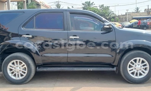Acheter Occasion Voiture Toyota Fortuner Noir à Lomé, Togo Acheter Occasion Voiture Toyota Fortuner Noir à Lomé, Togo