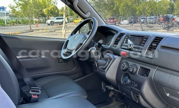Buy Used Toyota Hiace White Car in Lome in Togo Buy Used Toyota Hiace White Car in Lome in Togo