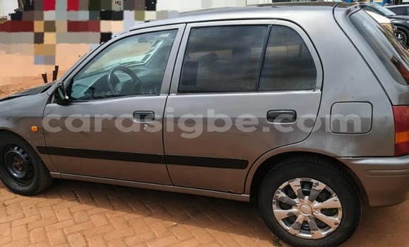 Acheter Occasion Voiture Toyota Starlet Gris à Lome, West africa Acheter Occasion Voiture Toyota Starlet Gris à Lome, West africa