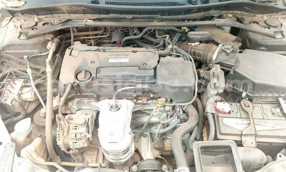 Acheter Occasion Voiture Honda Accord Blanc à Lome, West africa Acheter Occasion Voiture Honda Accord Blanc à Lome, West africa