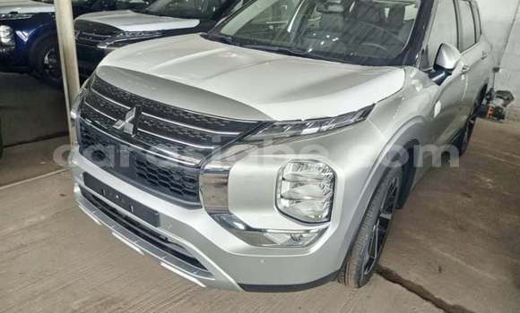 Buy Used Mitsubishi Outlander White Car in Lome in Maritime Buy Used Mitsubishi Outlander White Car in Lome in Maritime
