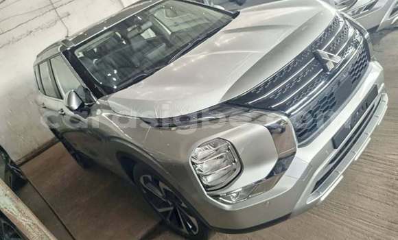 Buy Used Mitsubishi Outlander White Car in Lome in Maritime Buy Used Mitsubishi Outlander White Car in Lome in Maritime