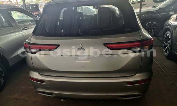 Buy Used Mitsubishi Outlander White Car in Lome in Maritime Buy Used Mitsubishi Outlander White Car in Lome in Maritime