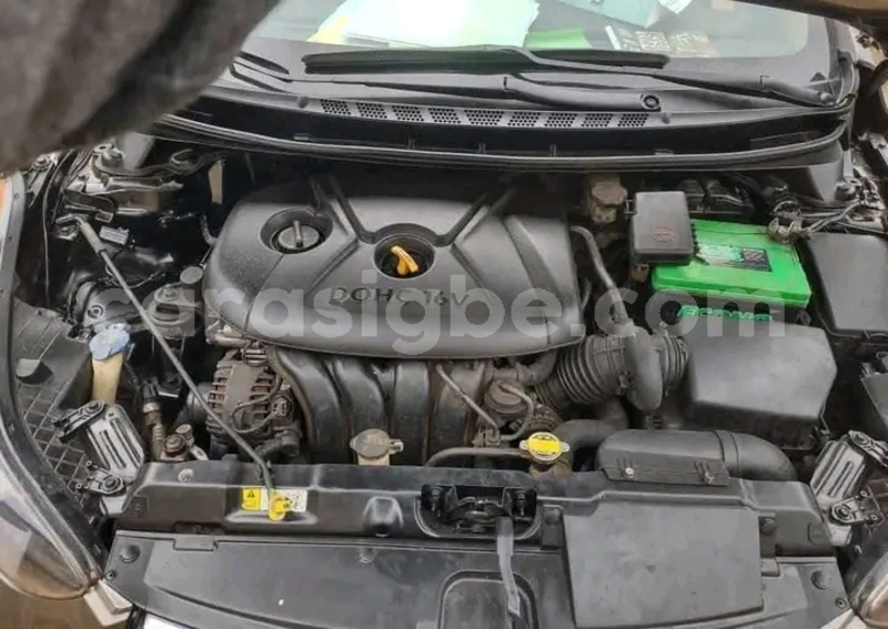 Big with watermark hyundai elantra plateaux anie 10655