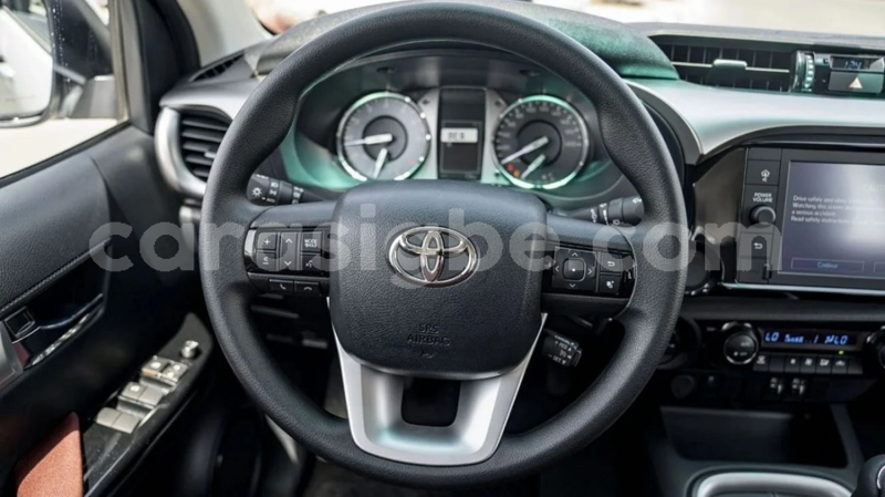 Big with watermark toyota hilux maritime lome 10799