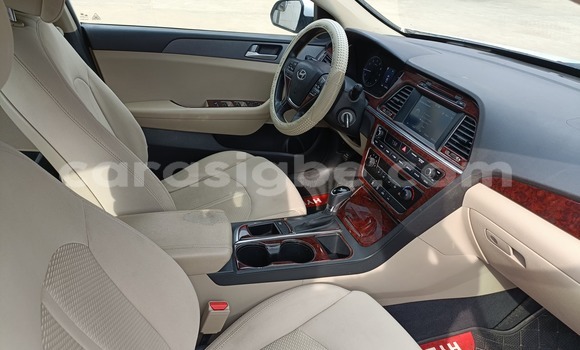 Acheter Occasion Voiture Hyundai Sonata Blanc à Lomé, Togo Acheter Occasion Voiture Hyundai Sonata Blanc à Lomé, Togo