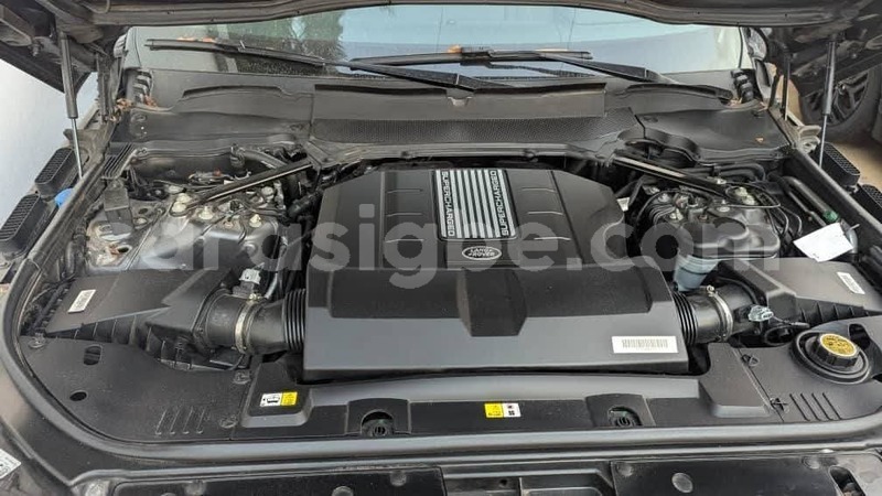 Big with watermark land rover range rover vogue west africa lome 10824