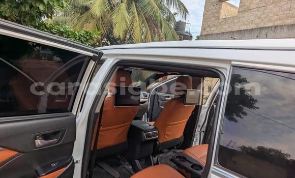 Acheter Occasion Voiture Toyota Highlander Blanc à Lomé, Maritime Acheter Occasion Voiture Toyota Highlander Blanc à Lomé, Maritime