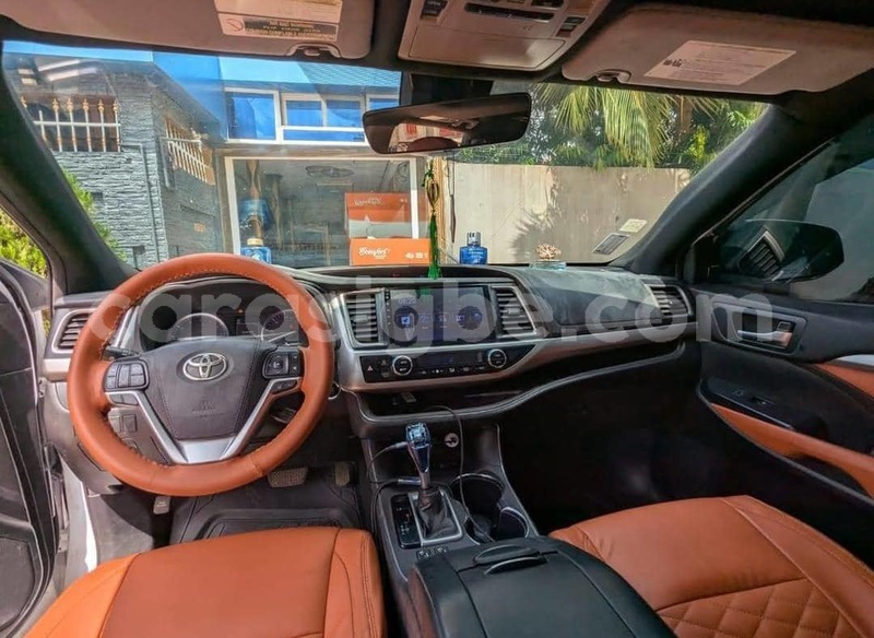 Big with watermark toyota highlander maritime lome 10840