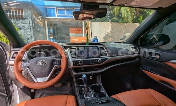 Acheter Occasion Voiture Toyota Highlander Blanc à Lomé, Maritime Acheter Occasion Voiture Toyota Highlander Blanc à Lomé, Maritime