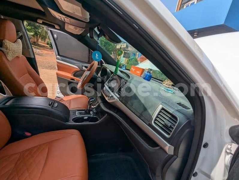 Big with watermark toyota highlander maritime lome 10840