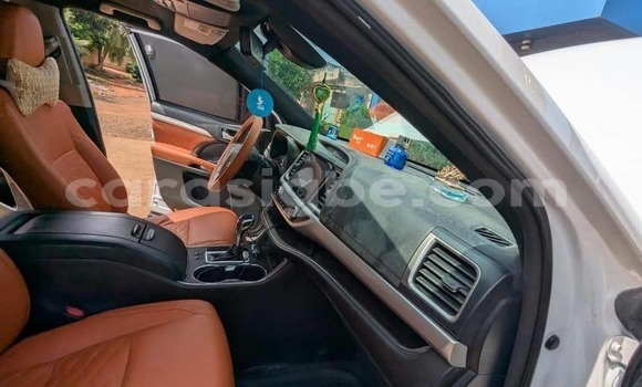 Acheter Occasion Voiture Toyota Highlander Blanc à Lomé, Maritime Acheter Occasion Voiture Toyota Highlander Blanc à Lomé, Maritime