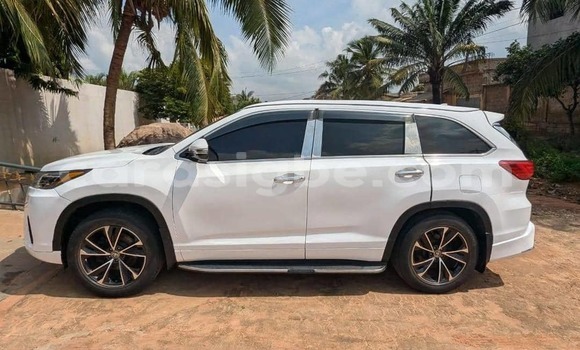 Acheter Occasion Voiture Toyota Highlander Blanc à Lomé, Maritime Acheter Occasion Voiture Toyota Highlander Blanc à Lomé, Maritime