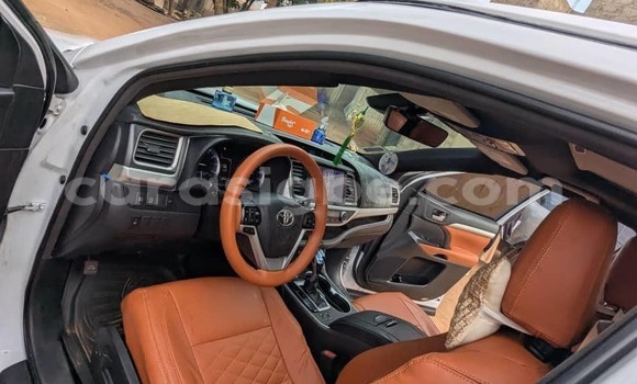 Acheter Occasion Voiture Toyota Highlander Blanc à Lomé, Maritime Acheter Occasion Voiture Toyota Highlander Blanc à Lomé, Maritime