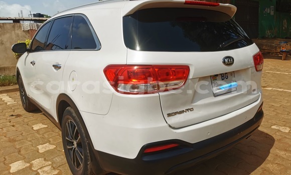 Acheter Occasion Voiture Kia Sorento Blanc à Lomé, Togo Acheter Occasion Voiture Kia Sorento Blanc à Lomé, Togo
