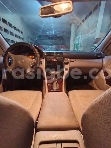 Big with watermark mercedes benz 200 maritime lome 10874