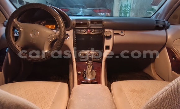 Acheter Occasion Voiture Mercedes‒Benz 200 Bleu à Lomé, Maritime Acheter Occasion Voiture Mercedes‒Benz 200 Bleu à Lomé, Maritime