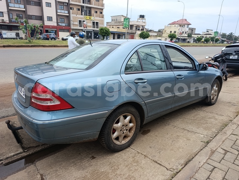 Big with watermark mercedes benz 200 maritime lome 10874