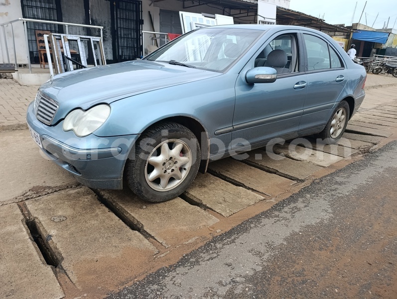 Big with watermark mercedes benz 200 maritime lome 10874