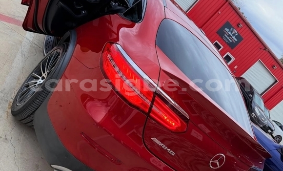 Acheter Neuf Voiture Mercedes-Benz GLC 250D Rouge à Lome, West africa Acheter Neuf Voiture Mercedes-Benz GLC 250D Rouge à Lome, West africa